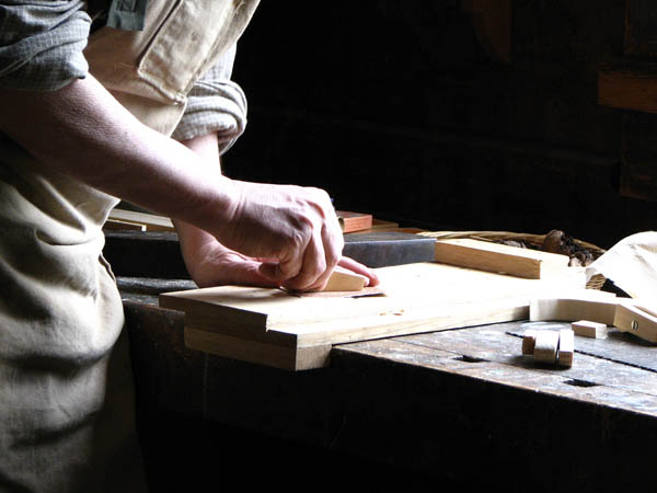 Nacemos de la influencia y formación  heredada en el sector de la <strong>carpintería de madera y ebanistería  en Arantza.</strong>